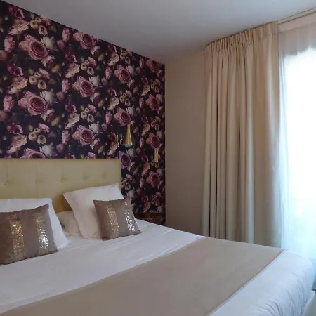 Отель Cit'hotel L'etape Сен-Флур